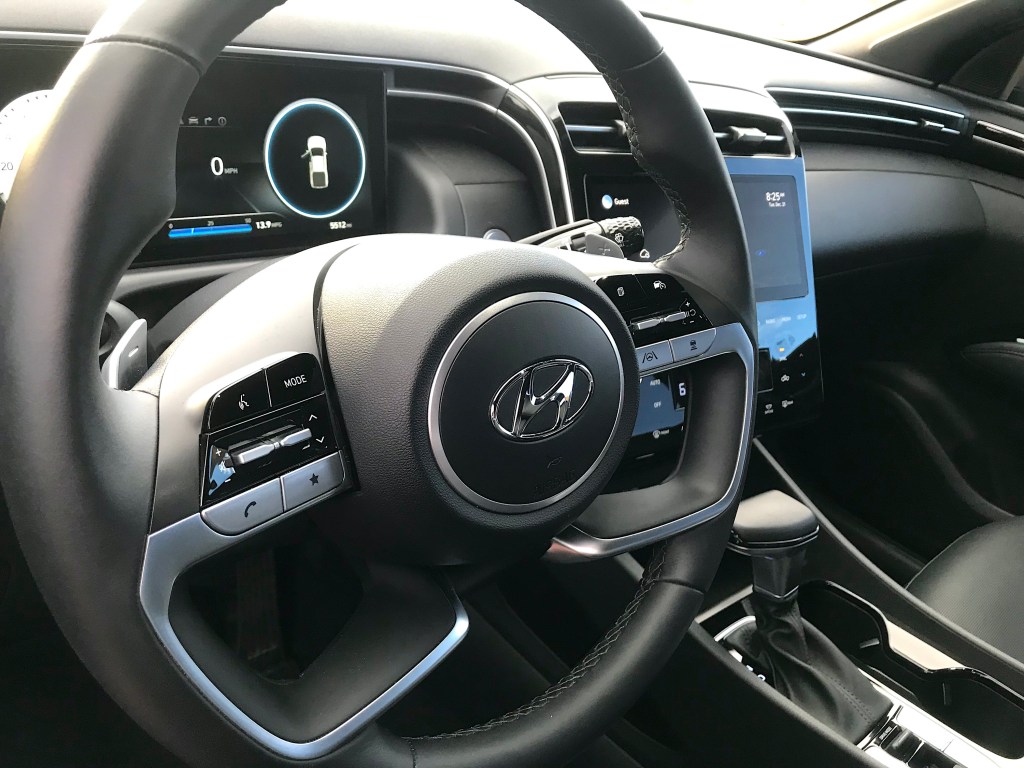 2022 Hyundai Santa Cruz steering wheel detail