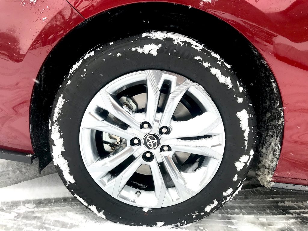 2022 Toyota Sienna XSE tire in the snow