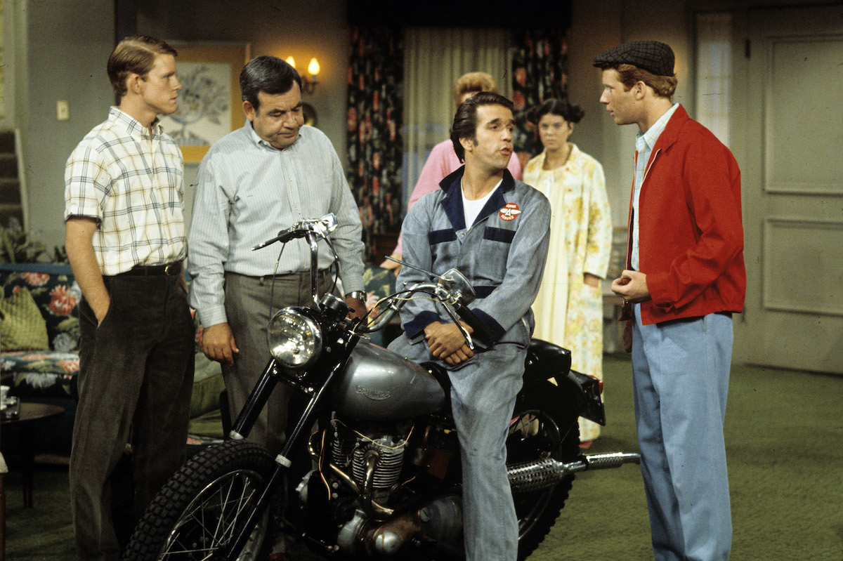 Fonzie on his motorcycle in 'Happy Days' in July 1975: Actors Ron Howard, Tom Bosley, Marion Ross, Henry Winkler, Erin Moran, and Donny Most