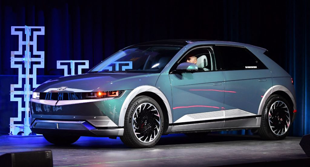 The 3 Best New Electric SUVs of 2022 All Have This in Common