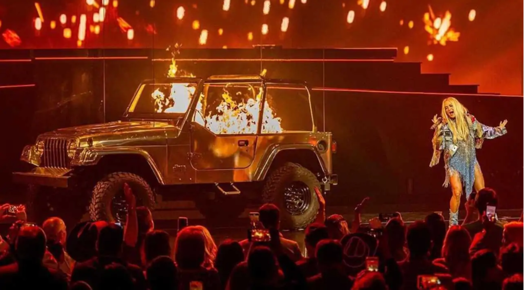 Carrie Underwood lights Jeep Wrangler on fire