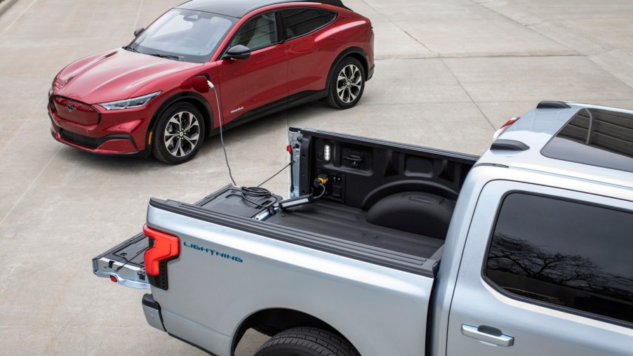 Ford F-150 Lightning, PowerBoost Hybrid can charge other electric vehicles