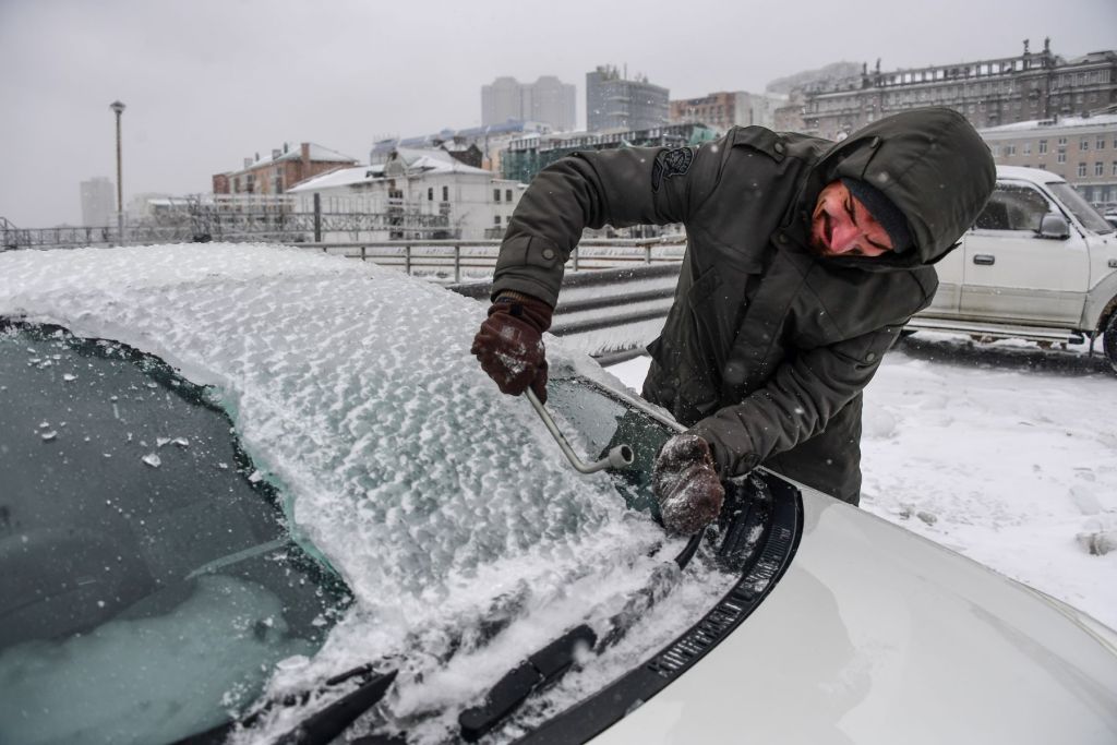 How to Help Against the Fight Against Ice and Fog on Your Windshield