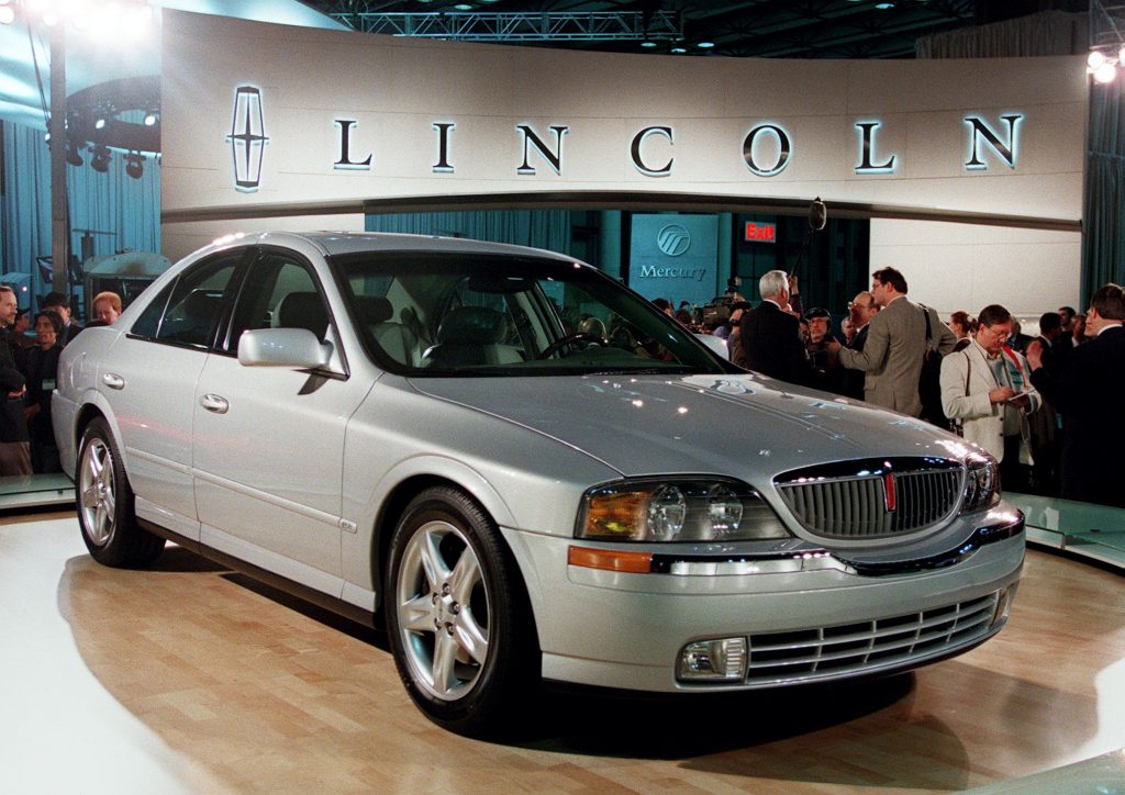  Ford Motor Company unveiled the 2000 model year Lincoln LS 08 April at the New York International Auto Show in New York, NY.