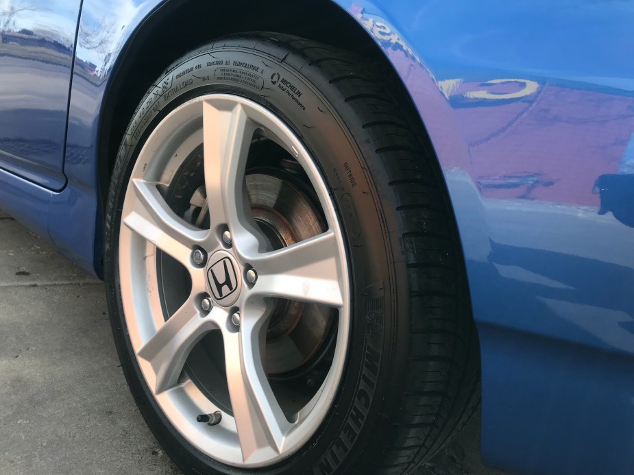 How to apply tire shine to get this quality result.