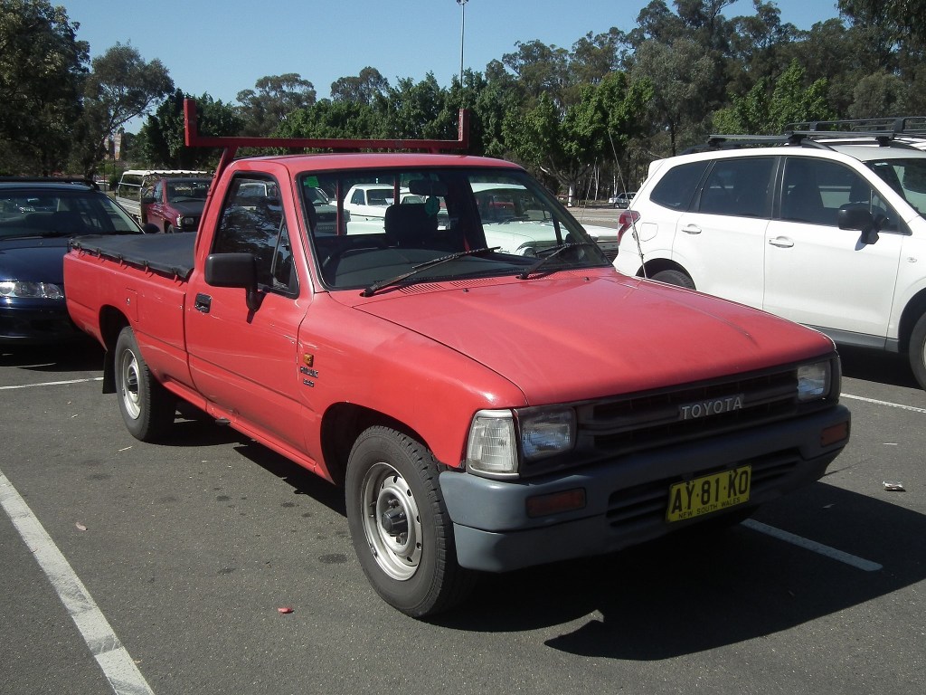 1990 Toyota pickup is one of the best cheap pickup trucks around 
