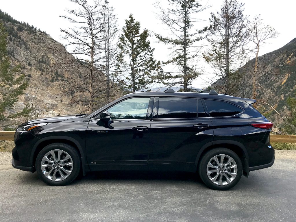 The 22 Toyota Highlander Hybrid Is More Sensible Than The Gas Version In Real Life