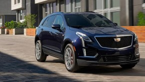2022 Cadillac XT5 luxury SUV, is it better than the XT6?