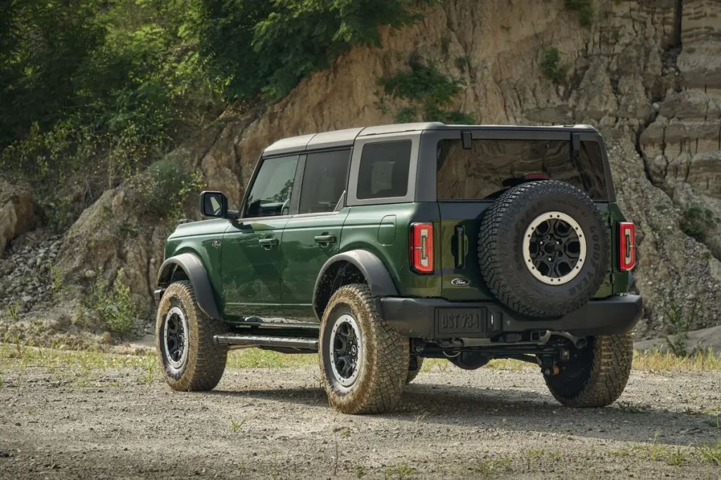 2021 Ford Bronco Sasquatch on off-road setting
