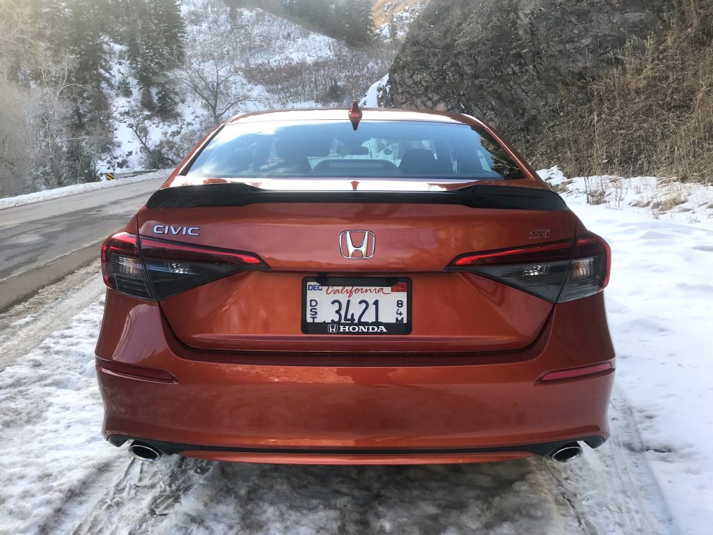 a rear shot of the 2022 Honda Civic Si 