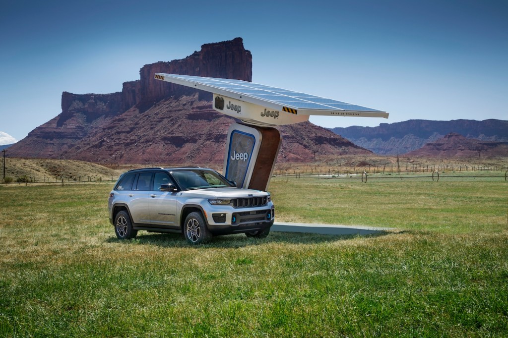 The 2022 Jeep Grand Cherokee 4xe charging 