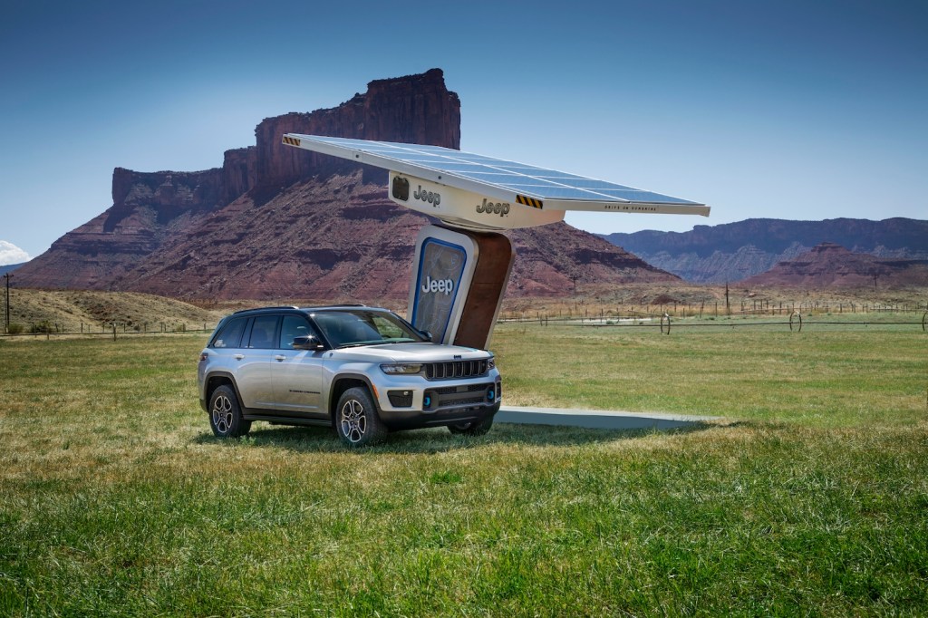 The 2022 Jeep Grand Cherokee 4xe charging