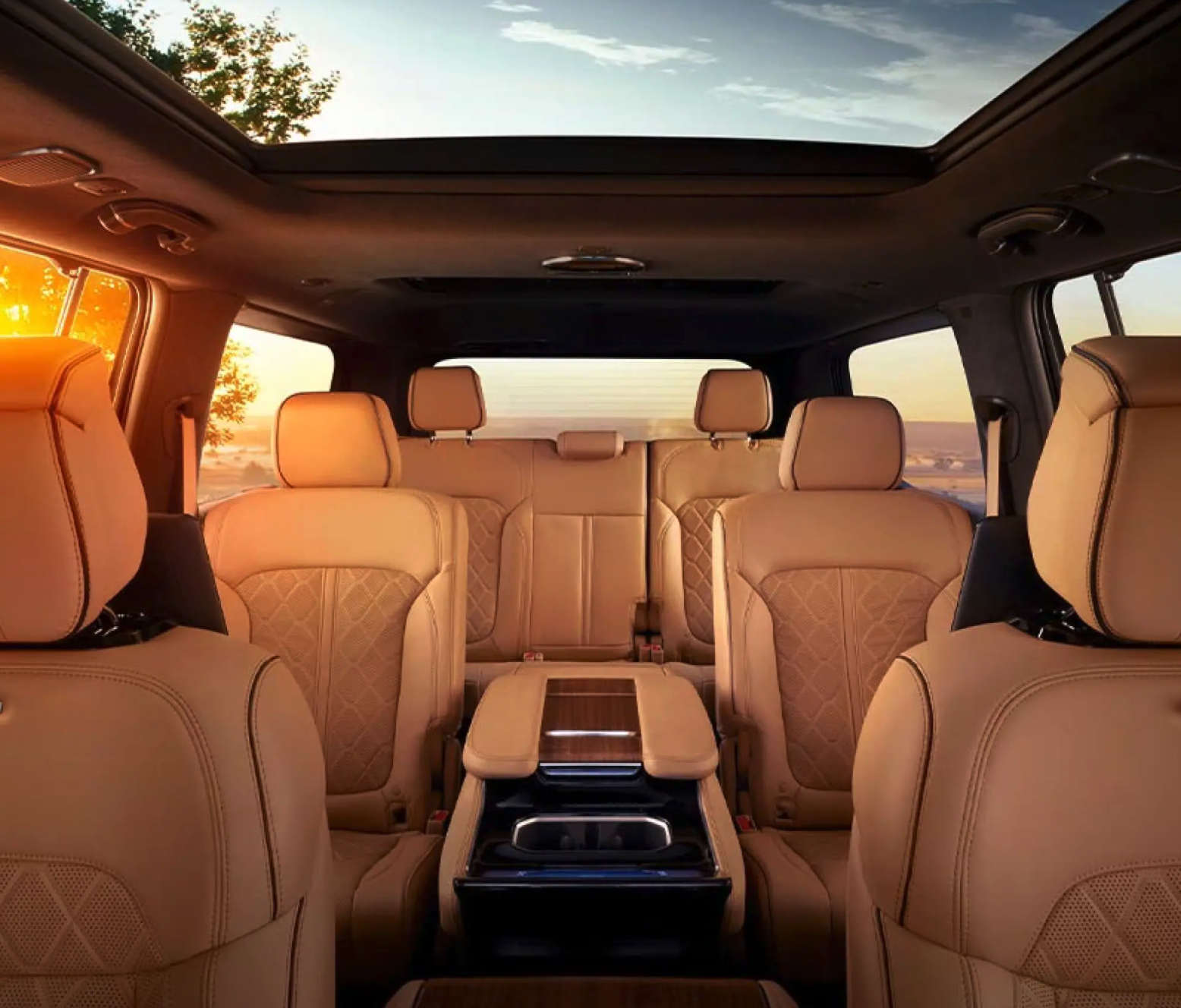 2022 Jeep Wagoneer interior with each row 