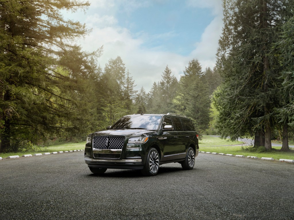 2022 Lincoln Navigator Manhattan Green Black Label, MotorTrend says it's one of the best 3 row SUVs with captain's chairs.