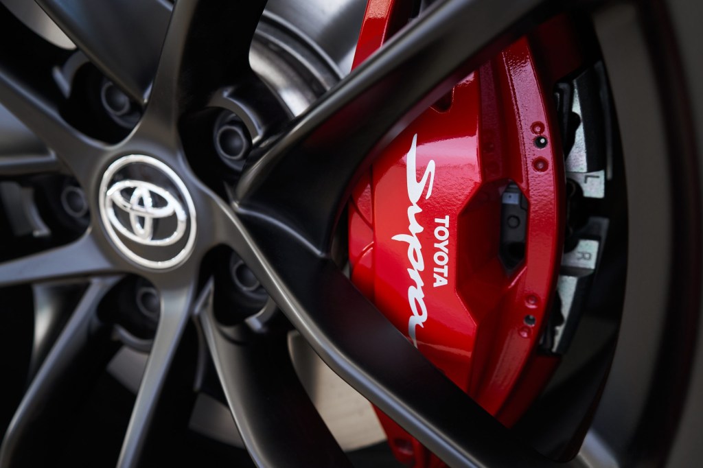 2022 Toyota Supra 3.0 Premium red caliper