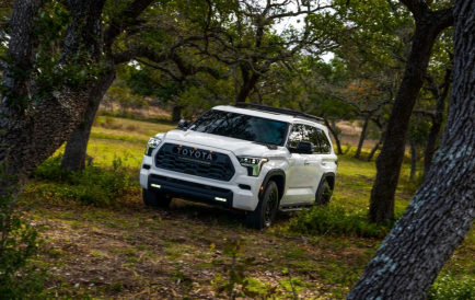 2023 Toyota Sequoia vs. 2022 Jeep Wagoneer: Battle Between New SUVs
