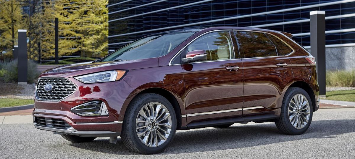 2022 Ford Edge parked near a building