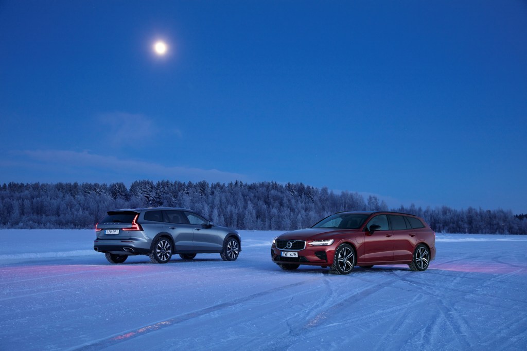 Volvo X60 Cross Country T5 and V60 T8, a new Volvo app will change the way you buy a car.