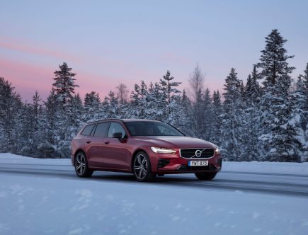 The 2022 Volvo V60 Recharge Is a 415 Horsepower Station Wagon Sleeper You Forgot About