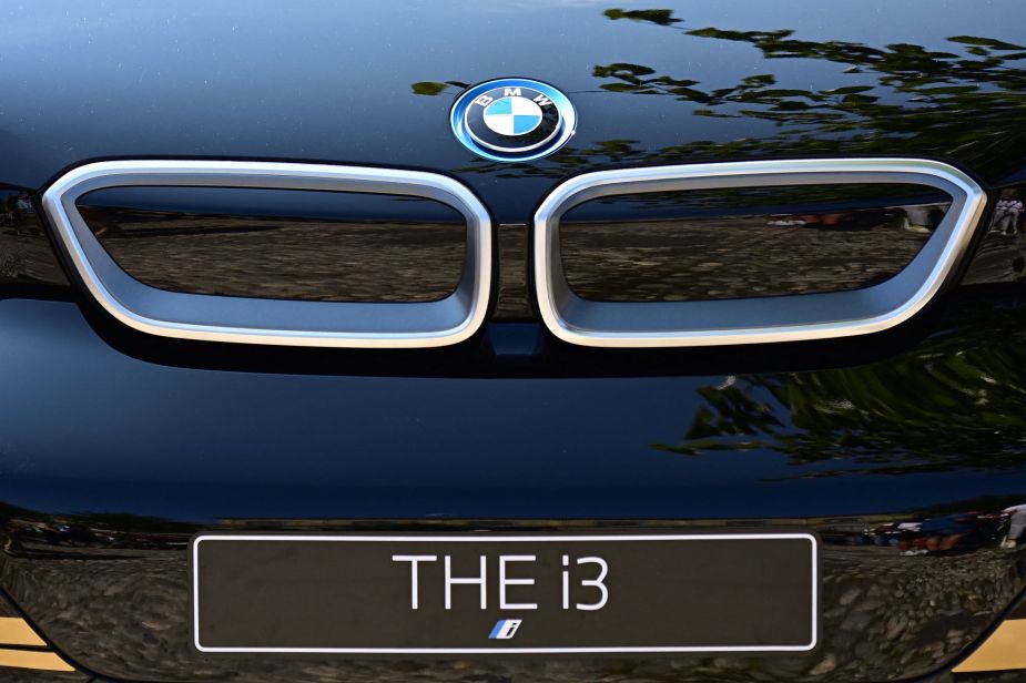 The front end of a blue BMW i3 with the grille and logo displayed and a plate that reads 'THE i3.'