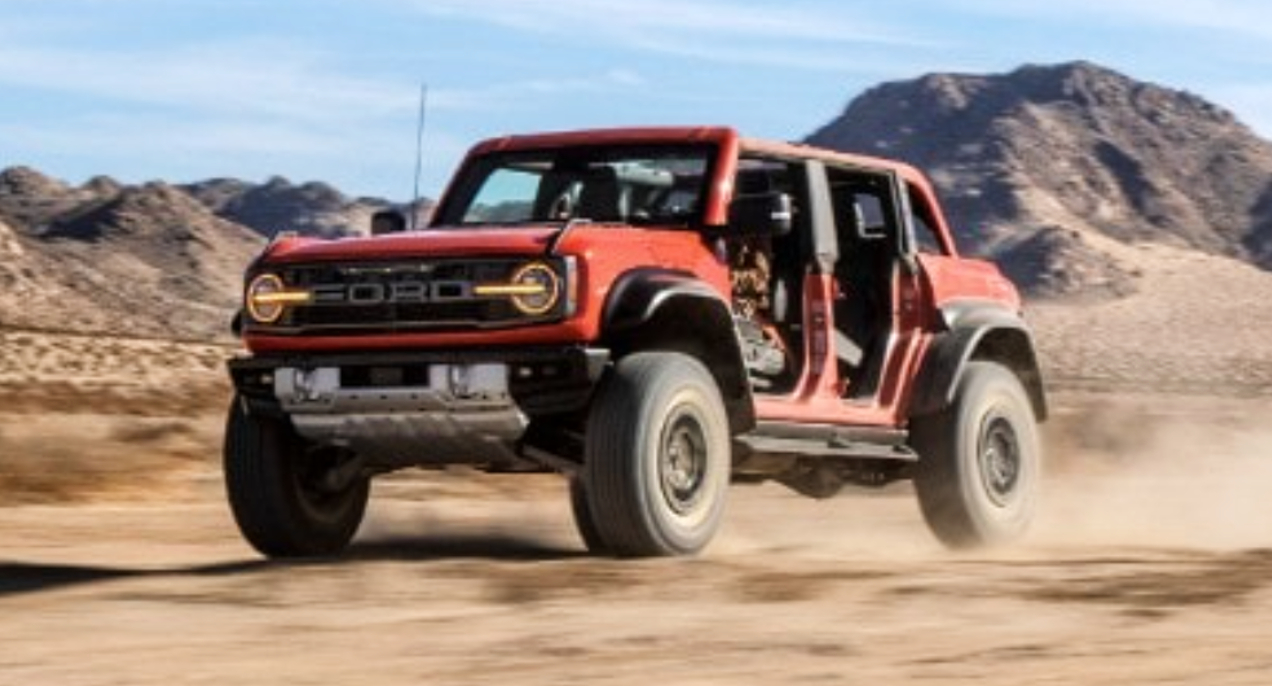 The Ford Bronco Raptor Can't Catch the Jeep Wrangler Rubicon 392