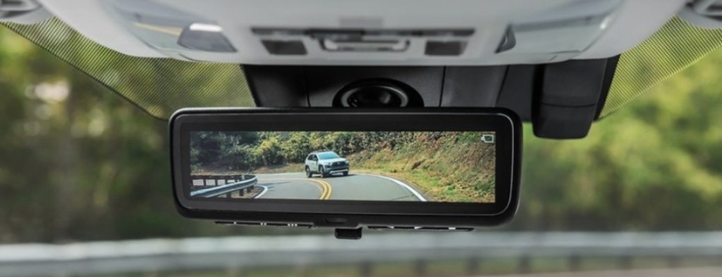2022 Toyota Highlander Platinum digital mirror