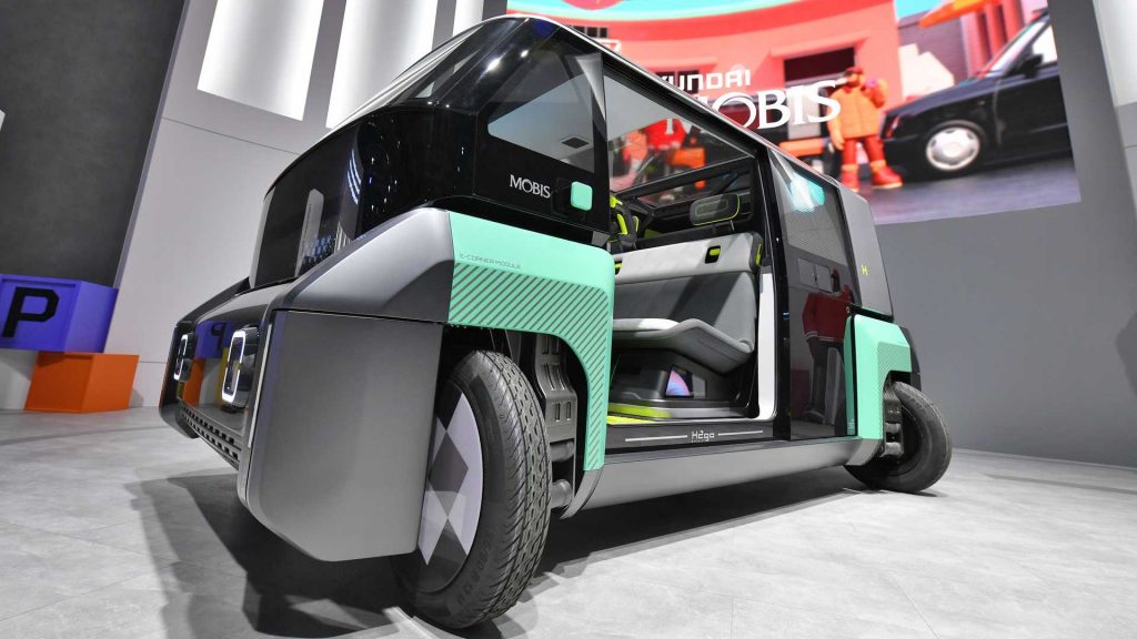Hyundai M.Vision Concept, a robot that can drive sideways