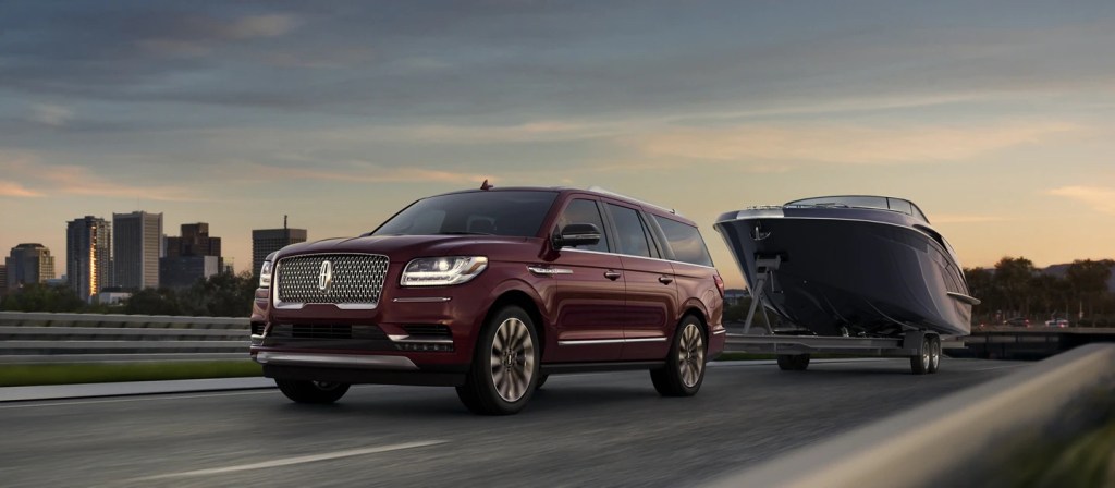 2021 Lincoln Navigator's tow rating lags behind the 2022 Jeep Grand Wagoneer | Ford Motor Company