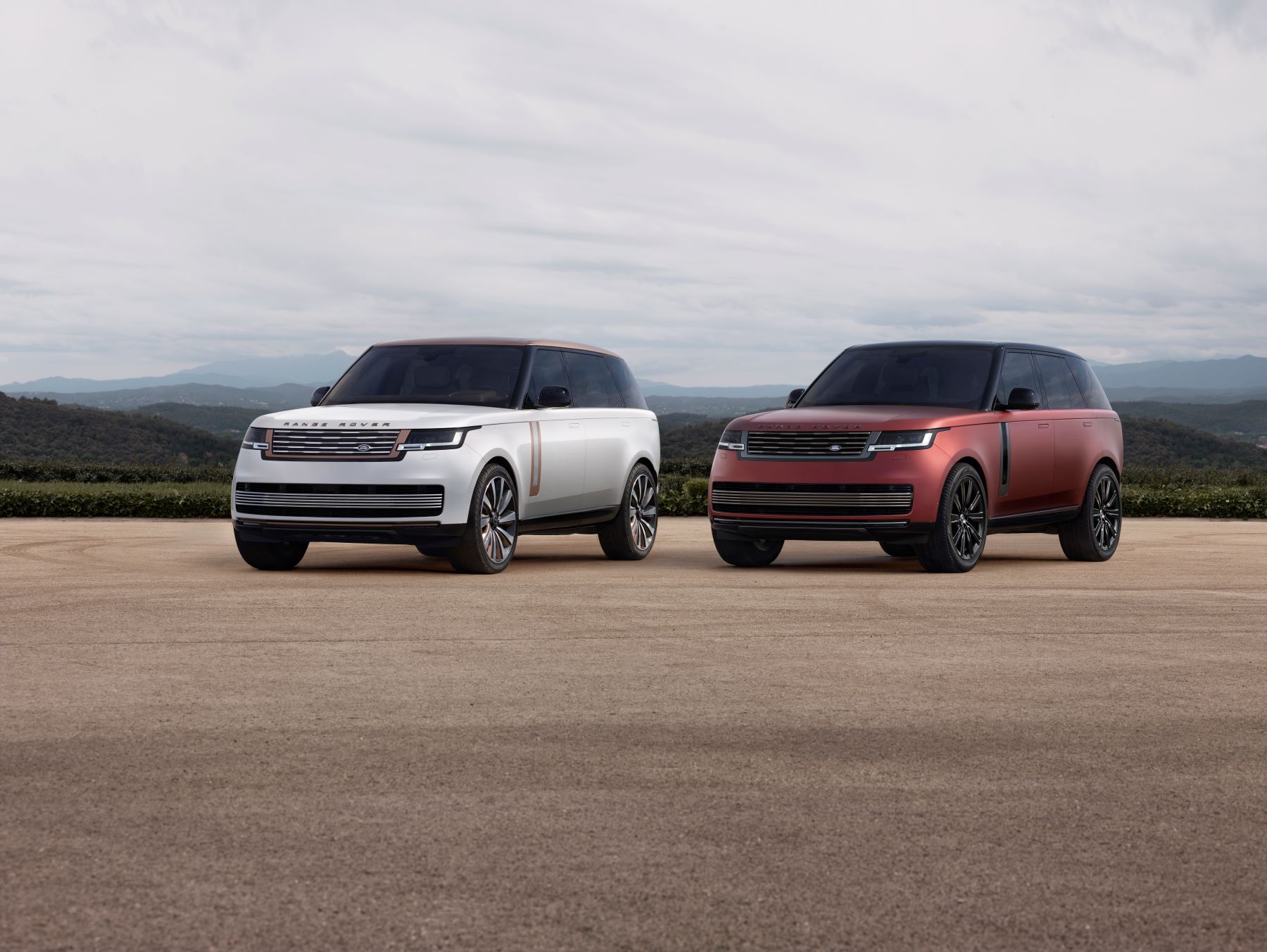 New 2022 Land Rover Range Rover SV models in white and red paint color options