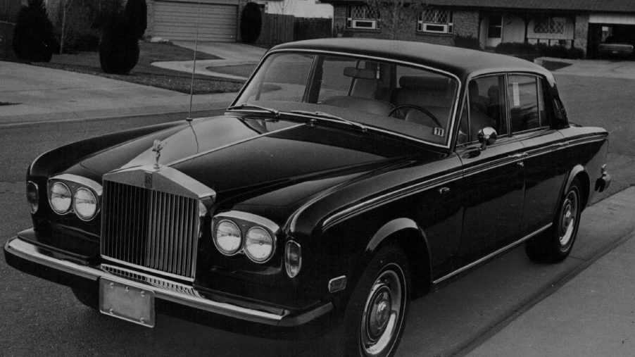 A 1977 Rolls-Royce Silver Shadow II parked on a cul-de-sac street