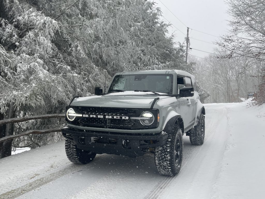 2021 Ford Bronco in snow, there are some things consumer reports doesn't like about the SUV