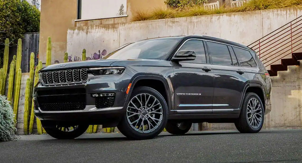 A gray 2022 Jeep Grand Cherokee is parked.