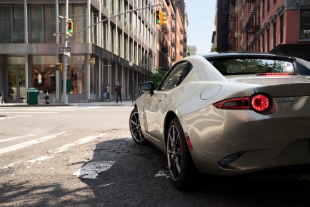 Consumer Reports Says the 2022 Mazda Miata’s Only Problem Is a Dealbreaker for Some Drivers