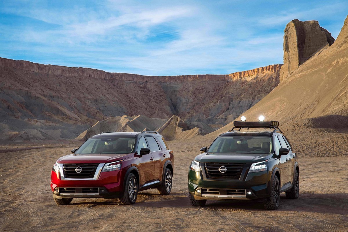 Two 2022 Nissan Pathfinder SUVs parked next to each other in a desert