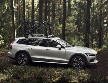 How Much Does a Fully Loaded 2022 Volvo V60 Cross Country Cost?