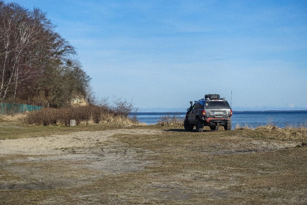 A custom Jeep Grand Cherokee WJ build. Featuring a snorkel and aggressive off-road tires.