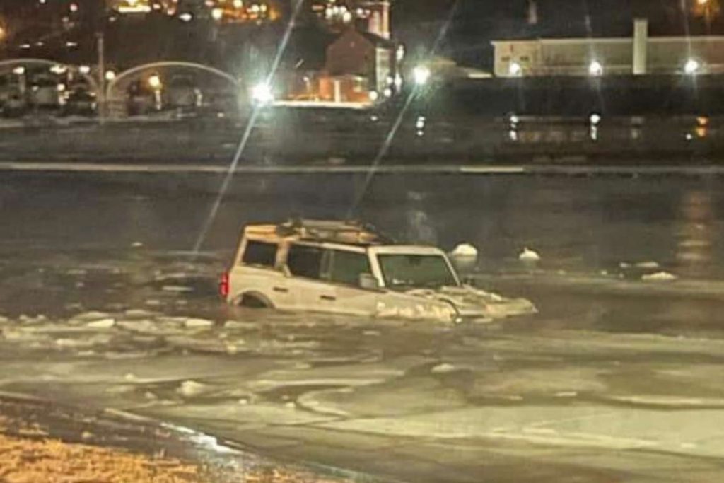 2021 Ford Bronco sinking in a river
