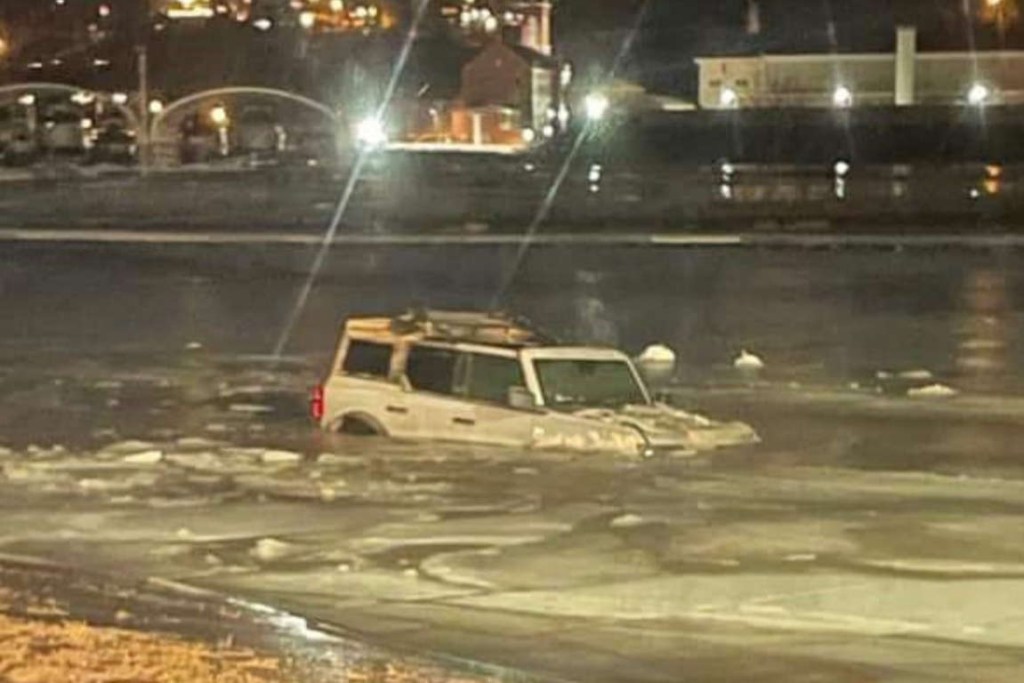 2021 Ford Bronco sinking in a river