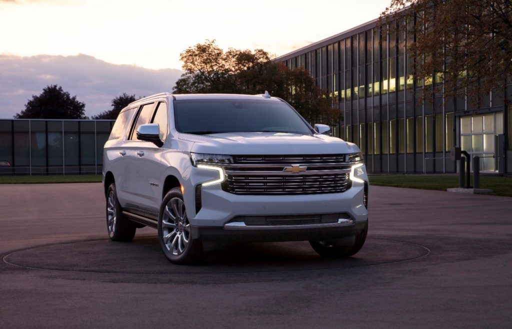 Front view of the 2022 Chevy Suburban Summit White