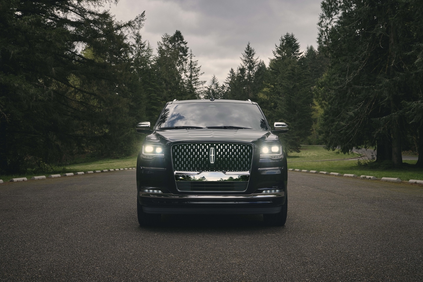 Front view of black 2022 Lincoln Navagator, one the Consumer Reports most reliable luxury SUVs for large families