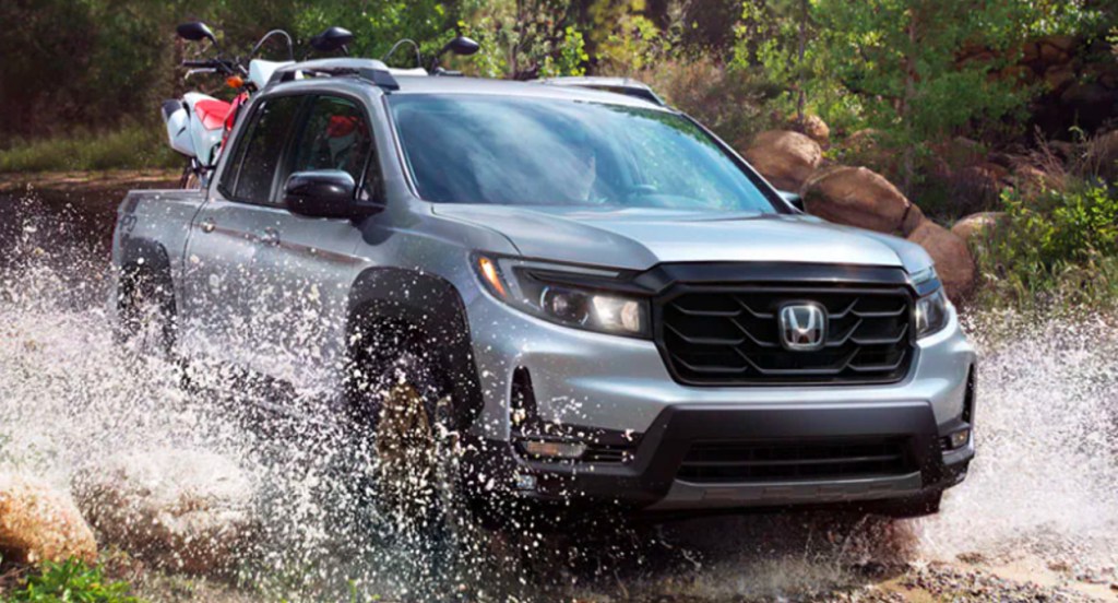 A gray 2022 Honda Ridgeline what's inside the midsize pickup truck? Check out the interior feature breakdown.