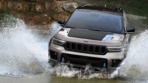 Jeep Grand Cherokee 4xe splashing through water
