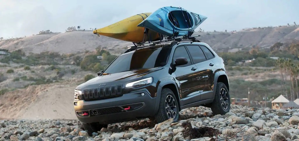 A Jeep Cherokee Trailhawk with a couple of kayaks on top.