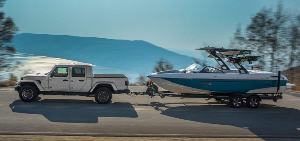 The Jeep Gladiator proves that mid-size trucks can still tow.