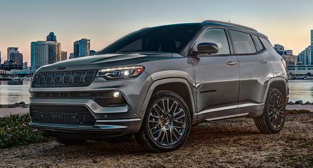 A gray Jeep Compass 2022 small Jeep SUV is parked outdoors. 
