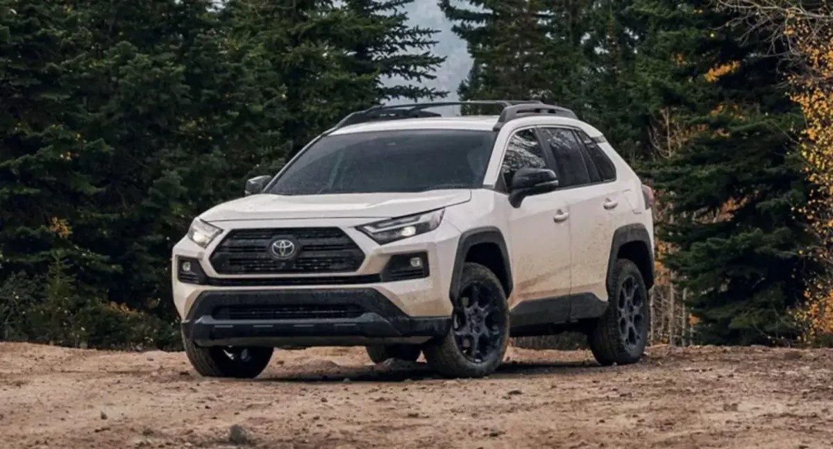 White 2022 Toyota RAV4 XLE 