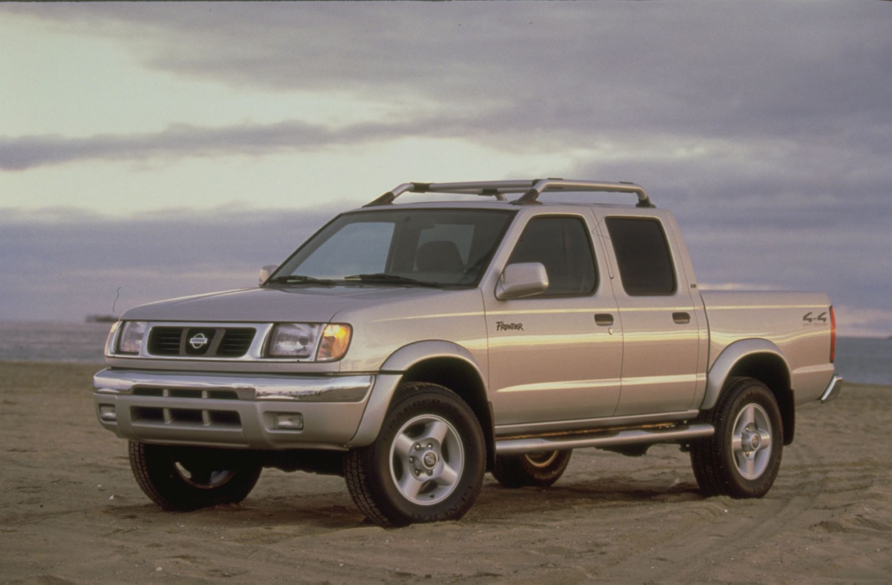 2000 Nissan Frontier crew cab four-door light pickup truck has some of the most common Nissan Frontier problems