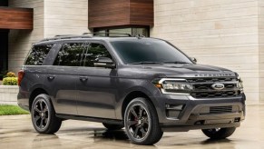 2022 Ford Expedition Platinum parked in a driveway