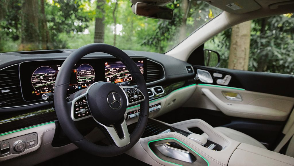 The cockpit of the 2022 Mercedes GLE