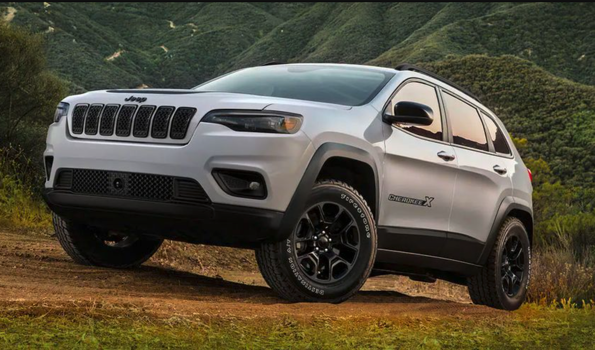The 2022 Jeep Cherokee X off-roading